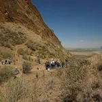 Diskussion am Kalderarand des Mount Longonot.