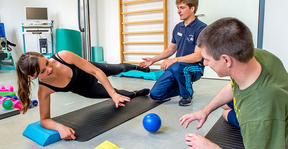 Training gegen Rückenschmerzen. | Foto: Karla Fritze