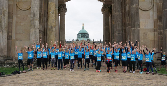 Bild ohne Verlinkung; Die „UP Runners“ vor der Kolonnade am Neuen Palais