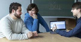 Robin Michael, Bryan Nowack und Lukas Golombek (v.l.n.r.) vom Potsdamer iGEM-Team. Foto: Thomas Roese.