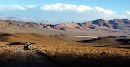 The Andes (Source: https://pixabay.com/de/photos/landschaft-lastwagen-anden-dessert-74572/)