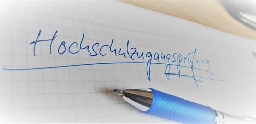 Hochschulzugangsprüfung in Schreibschrift