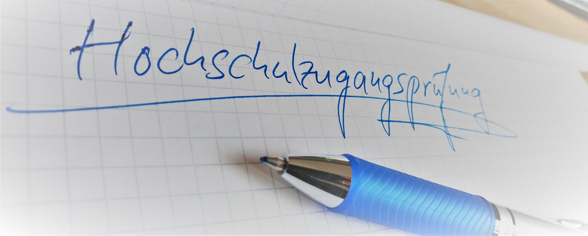 Hochschulzugangsprüfung in Schreibschrift - zum Bericht