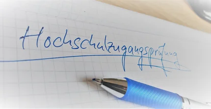 Hochschulzugangsprüfung in Schreibschrift
