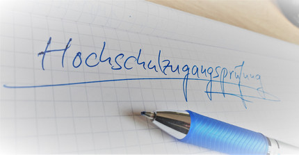 Hochschulzugangsprüfung in Schreibschrift