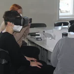 Techniktestung (VR-Brillen) im Geschichtsdidaktikseminar durch Seminarteilnehmende