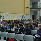 Die Teilnehmer_innen aus den verschiedenen Workshops präsentieren ihre Erkenntnisse und Eindrücke 1