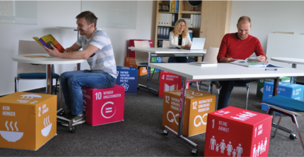 Studierende sitzen im Seminar