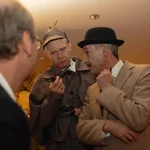 Zwei Männer in Kostümen von Sherlock Holmes und Dr. Watson