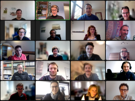 Screenshot of an online meeting with 25 participants in good mood | Foto: Cosmic Sense Consortium