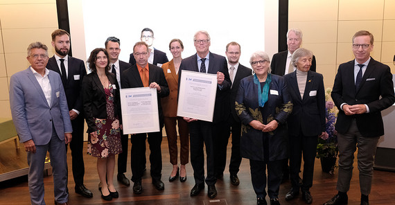 Die Preisträgerinnen und Preisträger des Wissenschaftspreis Bürokratie 2019. Foto: IW Köln.