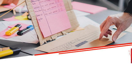 Tisch mit Material fürs Prototyping