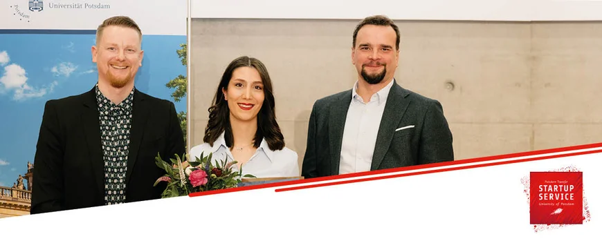 uido-Reger-Gründungspreisträgerin Ghazaleh Madanie mit dem Geschäftsführer von Potsdam Transfer Sascha Thormann (r.) und Johannes Zier (l.) vom Startup Service.
