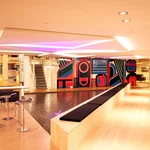 The materials and colors used in the open areas create a quiet, lively or particularly modern atmosphere.