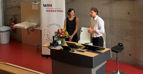 Prof. Uta Herbst und Tobias Römer bei der Vorstellung der Studienergebnisse.