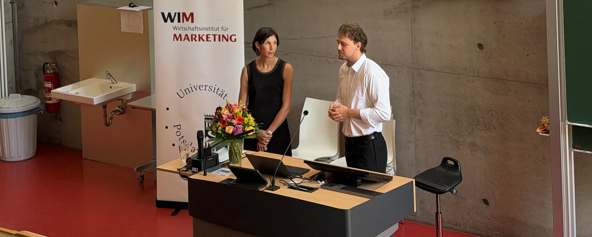 Prof. Uta Herbst und Tobias Römer bei der Vorstellung der Studienergebnisse. - 