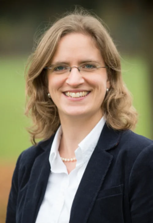 Portrait Prof Dr Britta Freitag-Hild