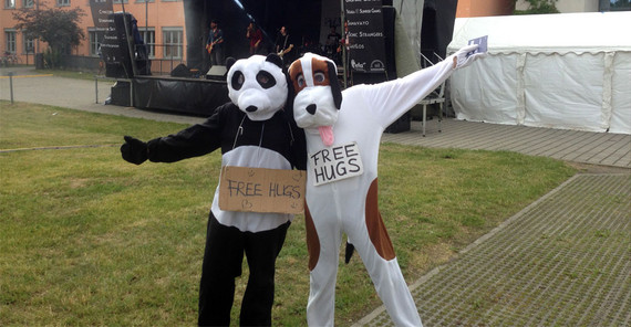 Nightline Potsdam verteilt „Free Hugs“ | Foto: Nightline Potsdam