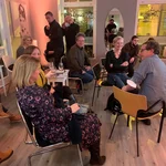 Gäste beim wissenschaftlichen Friseursalon