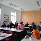 Stipendiat:innen im Austausch mit Beutreuer:innen