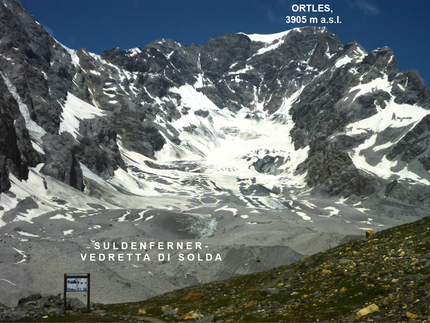 The upper part of the glacier with a lot of black material on the ice/snow. This debris comes from the increased rock falls occurring in the bedrock just above the glacier limit, where the increasing temperature acts on the thermal properties of rocks increasing their instability.