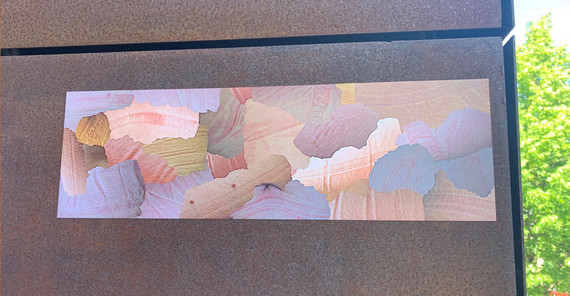 „Hautcamouflage“ von Studentin Lilly Hubatsch an der rostigen Außenhaut des Inklusionsgebäudes Haus 31 auf dem Uni-Campus Golm | Foto: A. Horn-Conrad