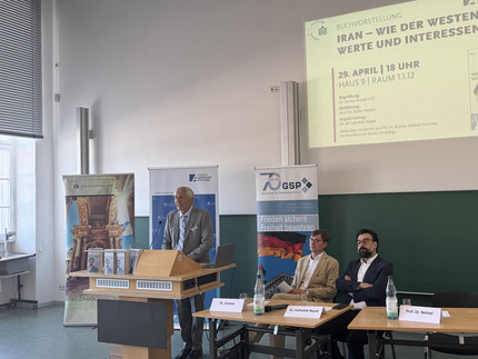 Book presentation “Iran - How the West betrays its values and interests”, from left to right Dr. Klaus-Jochen Arnold from the KAS, Prof. Sönke Neitzel, book author Dr. Ali Fathollah-Nejad
