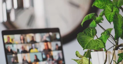 Das Bild zeigt einen Laptop.