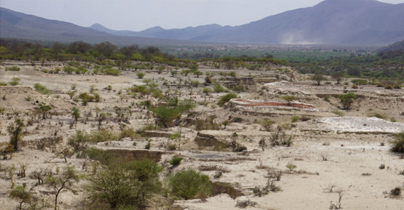 Das Olorgesailie-Becken im Kenia-Grabenbruch, Teil des östlichen Zweigs des ostafrikanischen Grabensystems. Im Hintergrund die hohe Topographie der Randverwerfungen des Rifts. | Foto: Corinna Kalich, Universität Potsdam