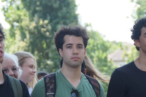Artur bei der Zeugnisübergabe