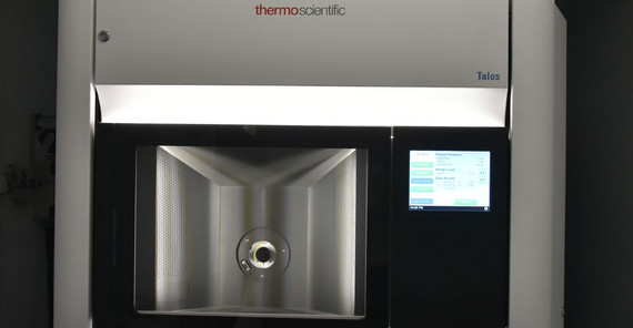 Das neue Thermo Fisher Talos F200 Elektronenmikroskop an der Universität Potsdam. | Foto: Prof. Dr. Petra Wendler