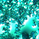 Kristalle der MOF-Verbindung HKUST-1 herstellt im Festkörperchemie-Praktikum