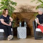 Dr. Silke Engel (rechts) im Gespräch mit Anja Lauterbach (links)
