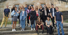 Die neuen Auszubildenden während ihres Besuchs auf dem Campus Am Neuen Palais.