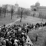 Vom Campus zum Landtag: Studierende demonstrieren gegen Mieterhöhungen.