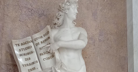 Apollo, der Gott der Dichter, im Marmorsaal im Schloss Sanssouci.