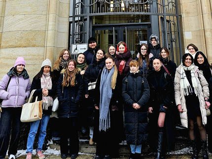 SVB-Teilnehmende vor dem Landgericht Berlin