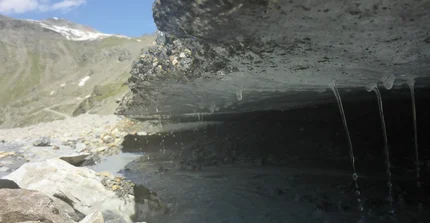 Glacial Ice holds rocks and gravel – if glaciers melt, large amount of loose gravel gets accumulated in the high mountainous valleys of the Alps