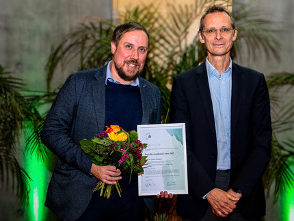 Foto von Prof. Schuppert bei der Preisvergabe