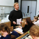 Modern und gut ausgestattet: Vorlesung mit Prof. Dr. Hans-Jürgen Holdt im neuen Chemiehörsaal