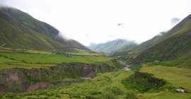 Two levels of fluvial terraces overgrown with vegetation. Today’s riverbed lies a few meters lower than during the time the fluvial terraces were formed. Picture: Taylor Schildgen