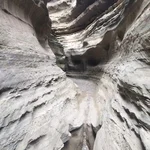 60,000 Jahre alte Seesedimente und Aschenlagen.