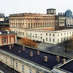 Noch ohne Kuppel: das Hauptgebäude mit Sitz des Rektorats Am Neuen Palais