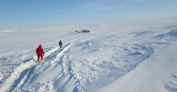 Walking back to the base camp after a long day of measuring. Photo: Stephan Schennen.