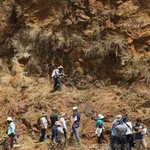Untersuchung der Gneise des afrikanischen Grundgebirges am Elgeyo Escarpment.