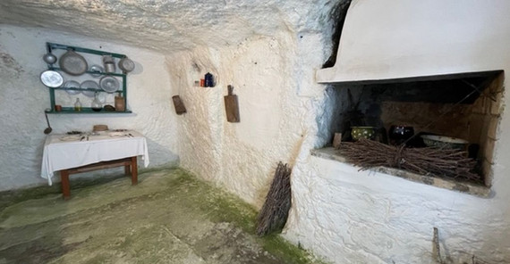 Im Villaggio ipogeo nutzten die Menschen noch bis in die 1970er Jahren die einstigen Grabkammern als Wohnungen
