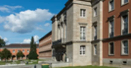 Das Bild zeigt Haus 1 des Campus Griebnitzsee