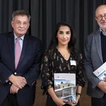 Vergabefeier Deutschlandstipendium 2019/20: Universitätsgesellschaft Potsdam e.V. und Stipendiatin sowie Vizepräsident Prof. Dr. Schweigert