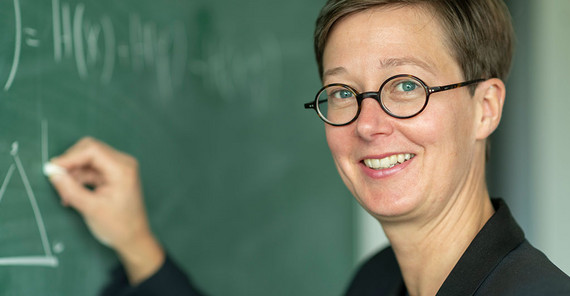 Prof. Karoline Wiesner
