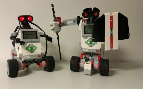 Zwei kleine Roboter.